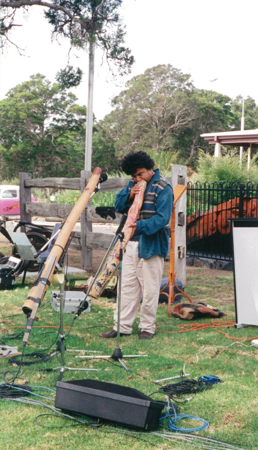 Didgeridoo player at Tongarra Museum 1997