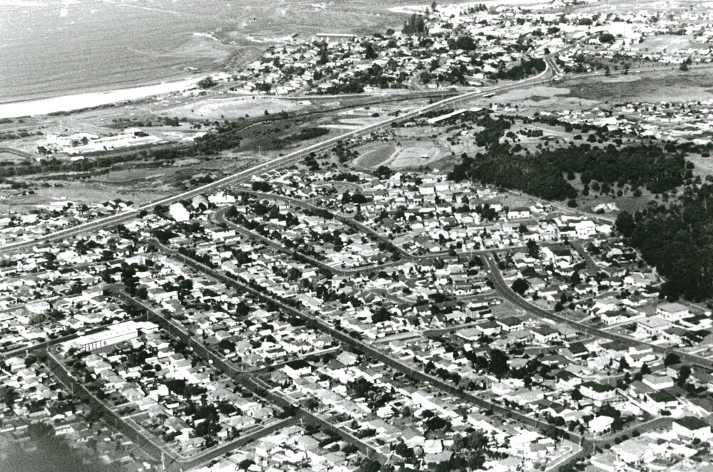Aerial view Barrack Heights to Shellharbour 1987