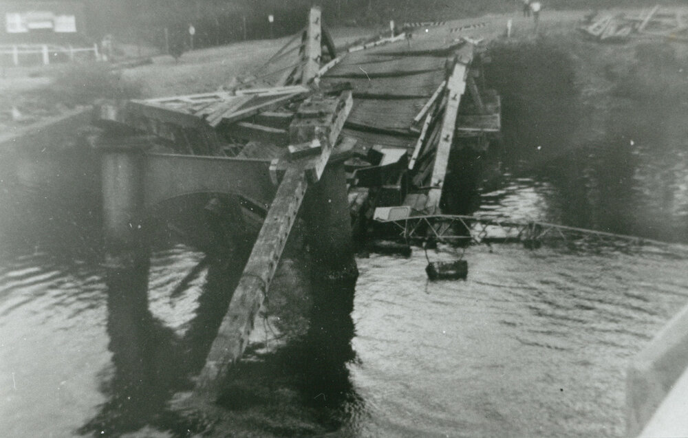 Demolition of the old Minnamurra Bridge