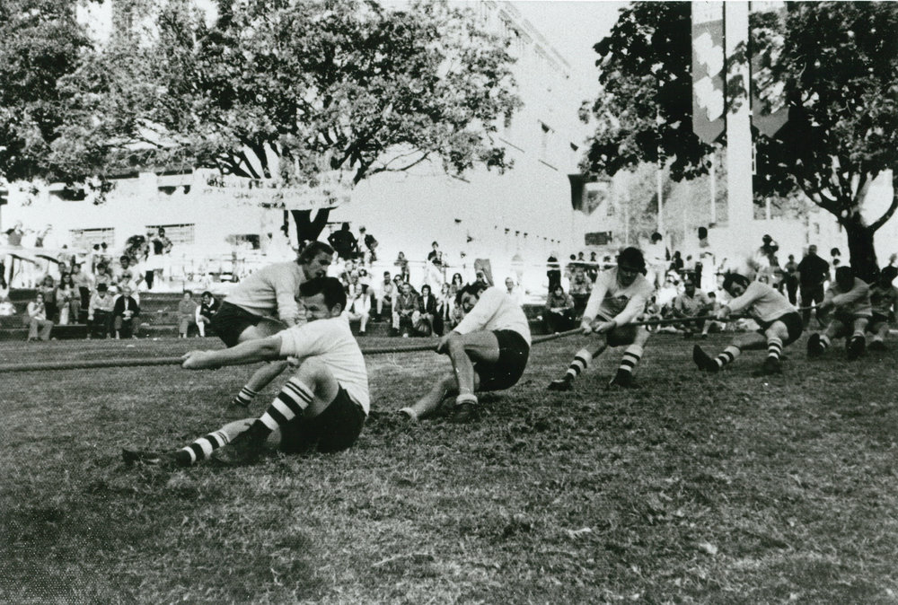Fielder's Tug-of-war team at Sydney Show