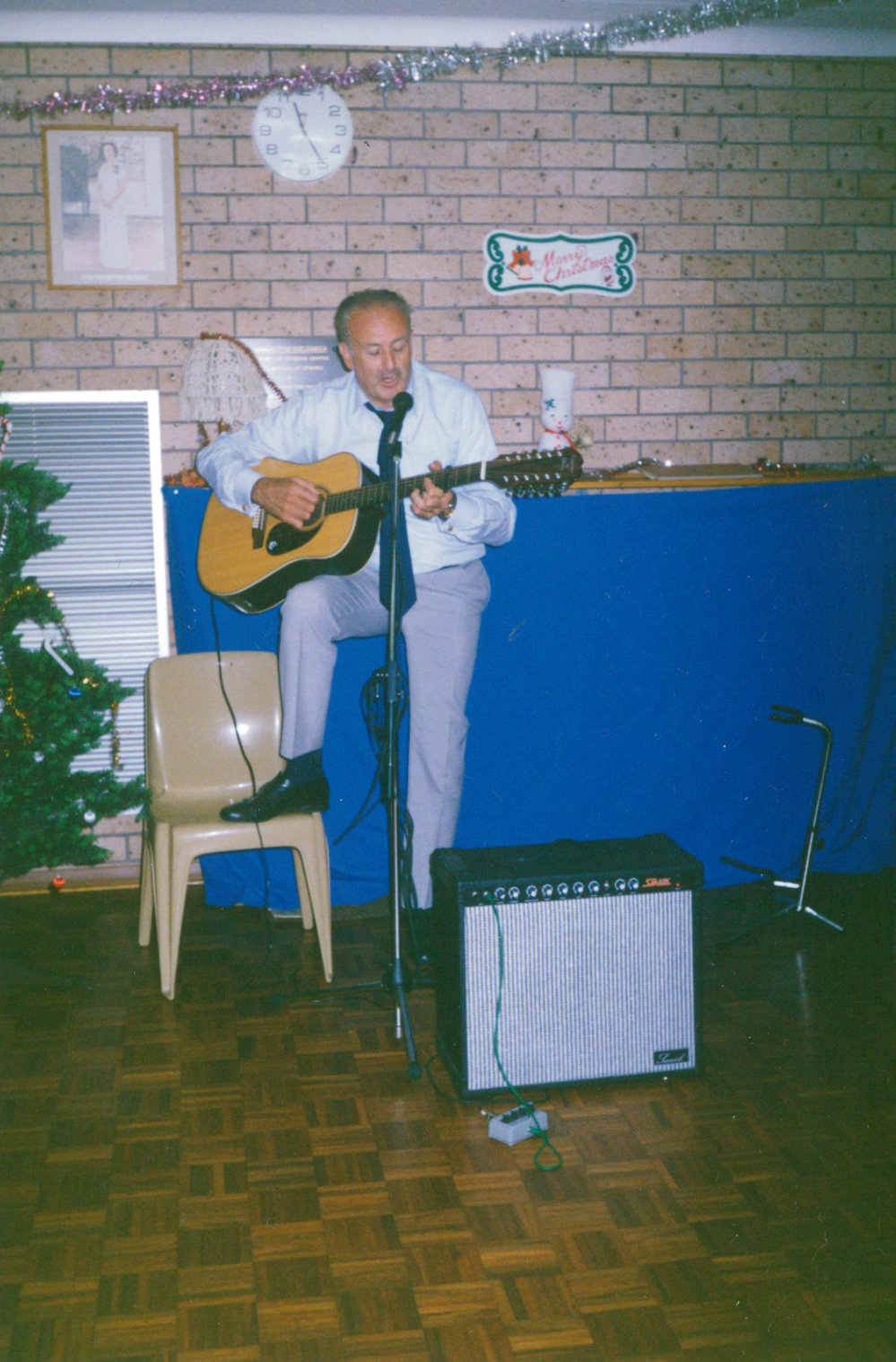 Mayor Bob Harrison at Shellharbour Council staff Xmas party 1989