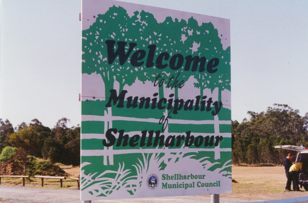 Welcome sign at Albion Park Aerodrome 1993