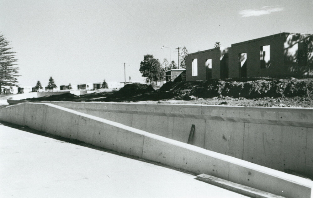 Shellharbour Pool dressing sheds under construction 1993