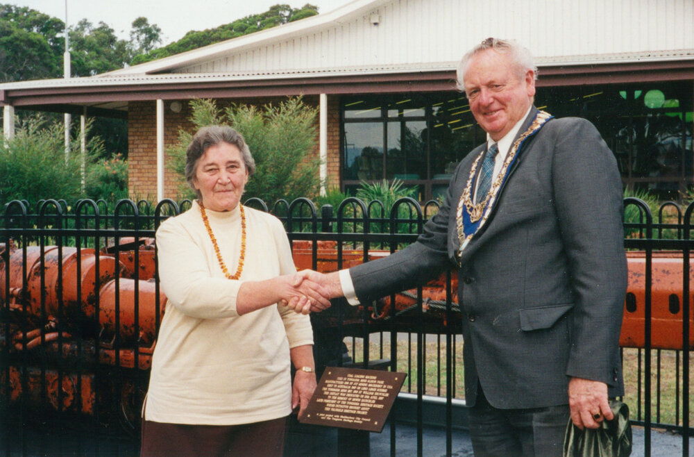 Mayor Cec Glenholmes and Mrs Kaethe Zatschler unveiling the Tongarra Mine coal loader exhibit