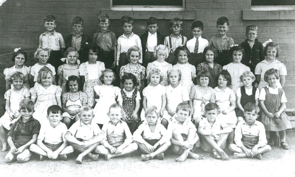 Albion Park Public School pupils about 1943