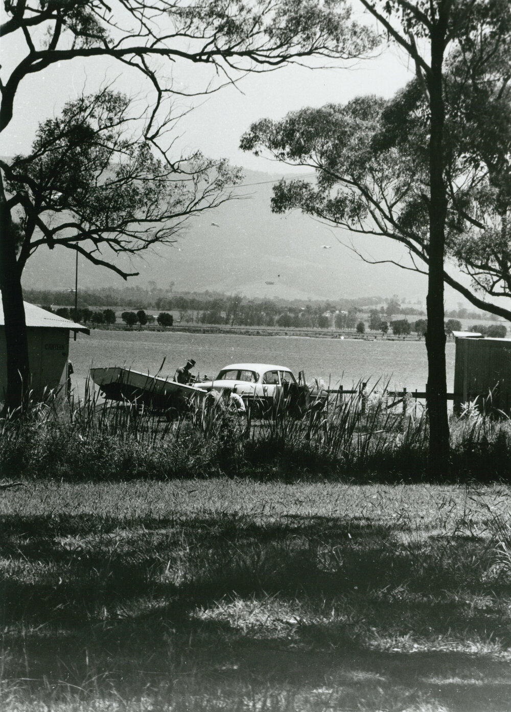 Launching a boat at Oak Flats ramp