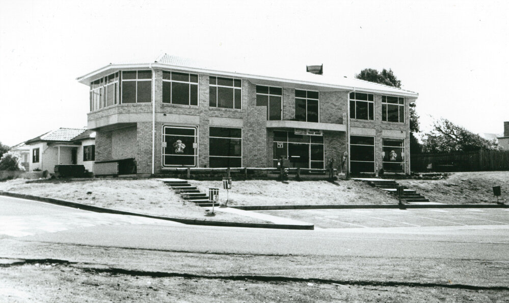 Shop and unit development near Shellharbour Pool 1990