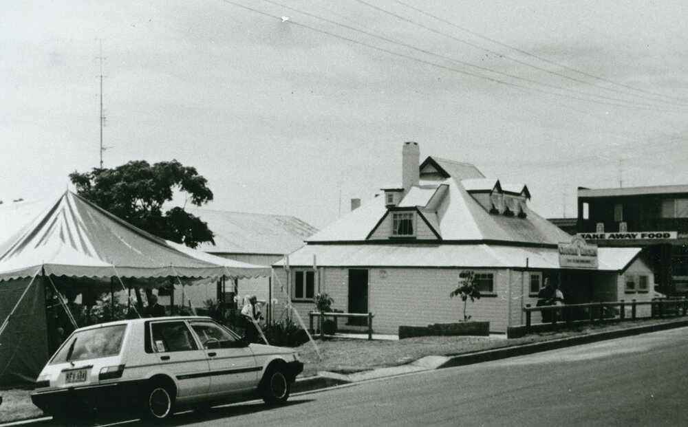 Opening of the old corner store Shellharbour as 'Country Kitchen' 1990