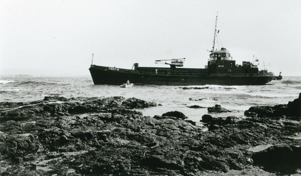 The ship 'Troy D' grounded at Bass Point 1995