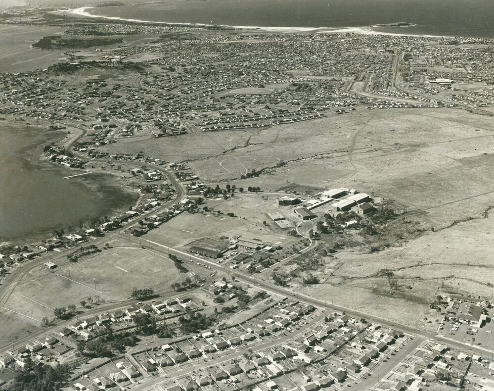 Aerial view of Balarang Primary School and Oak Flats High School in the late 1970s