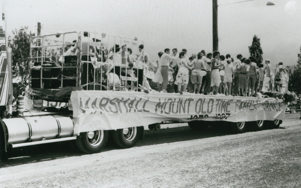 Marshall Mount Old-time Dancers float at Albion Park Show