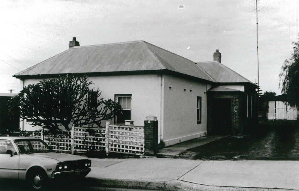 Residence of Don Thomas and family in Shellharbour 1986