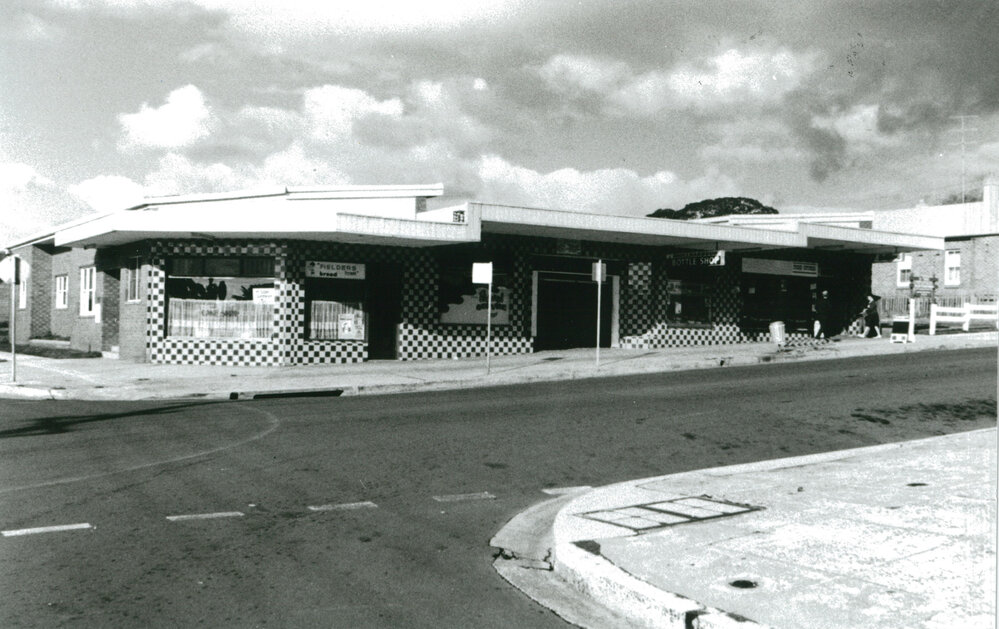 Arcade and shops on the corner of Addison &amp; Wentworth Sts, Shellharbour 1986