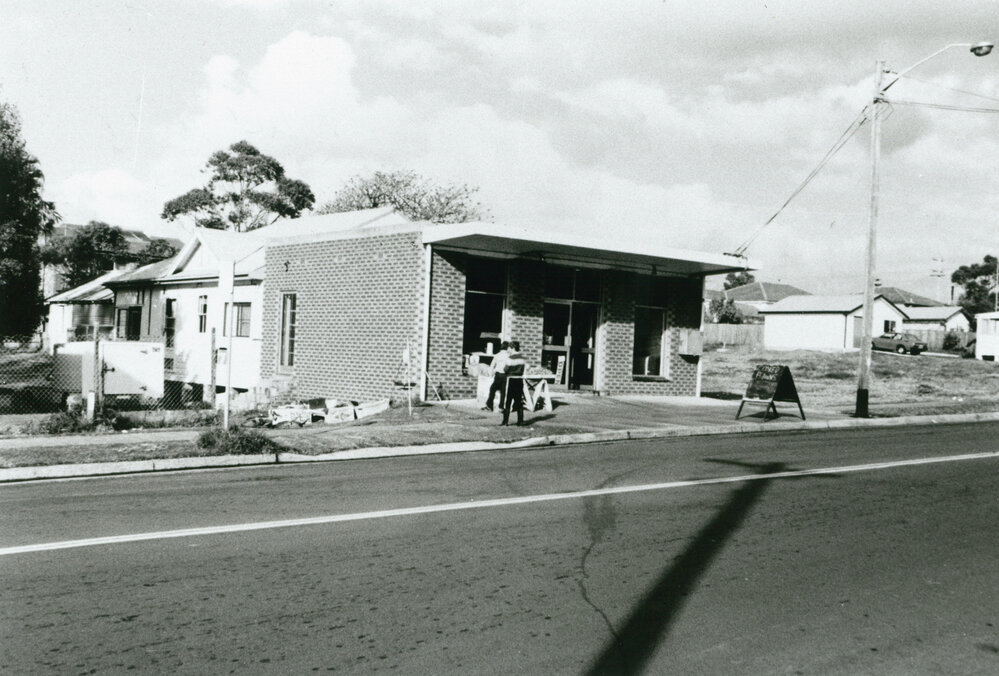 Building the Fish Shop in Addison Street, Shellharbour 1986