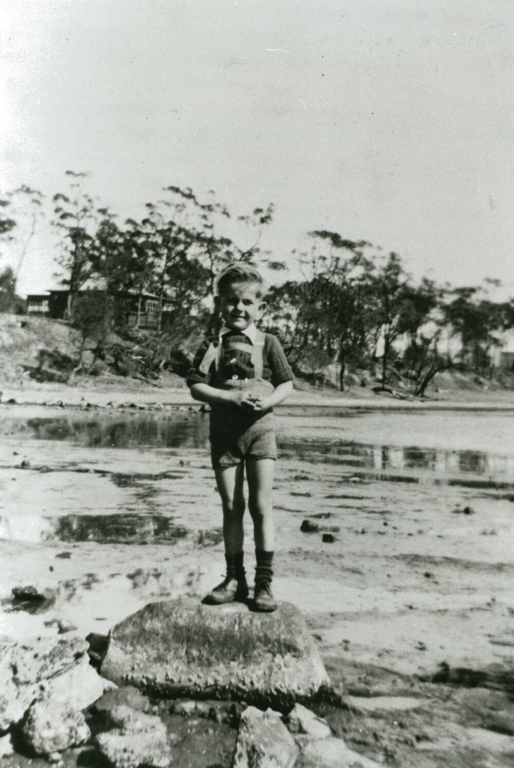 Laszlo Kirchmajer on the foreshore of Lake Illawarra at Oak Flats
