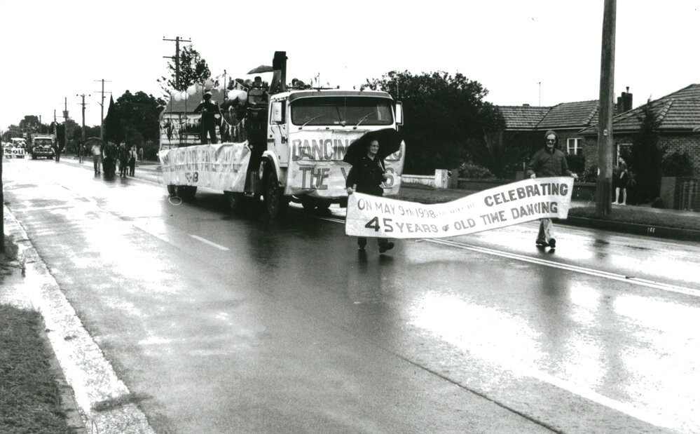 Old Time Dancing at Marshall Mount float in the Centenary of Macquarie Pass Parade