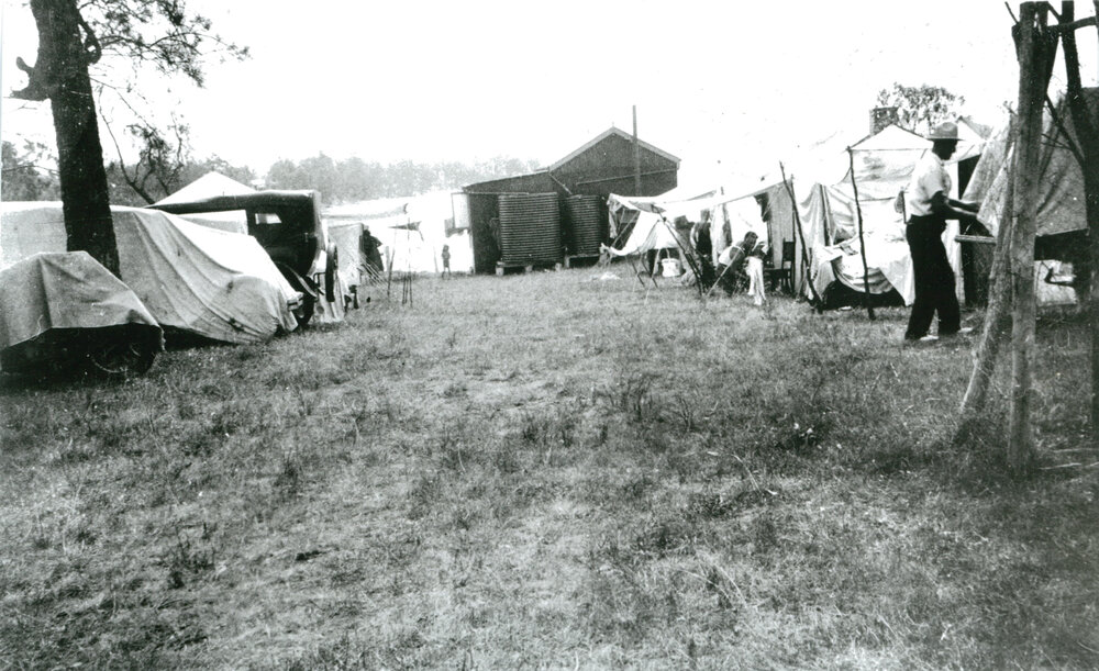House and campsites on the banks of Lake Illawarra