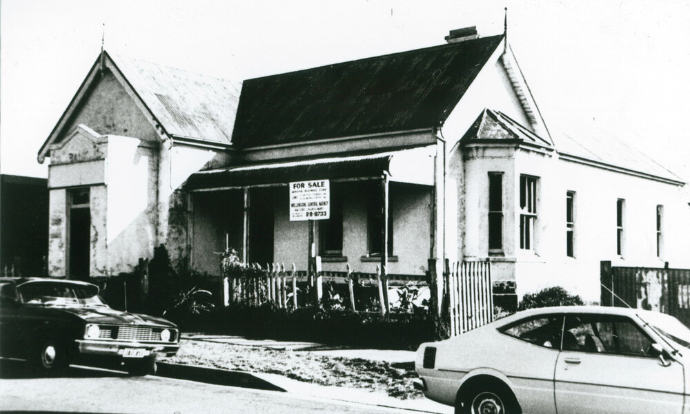 The former ES&amp; A Bank building, Shellharbour 1986