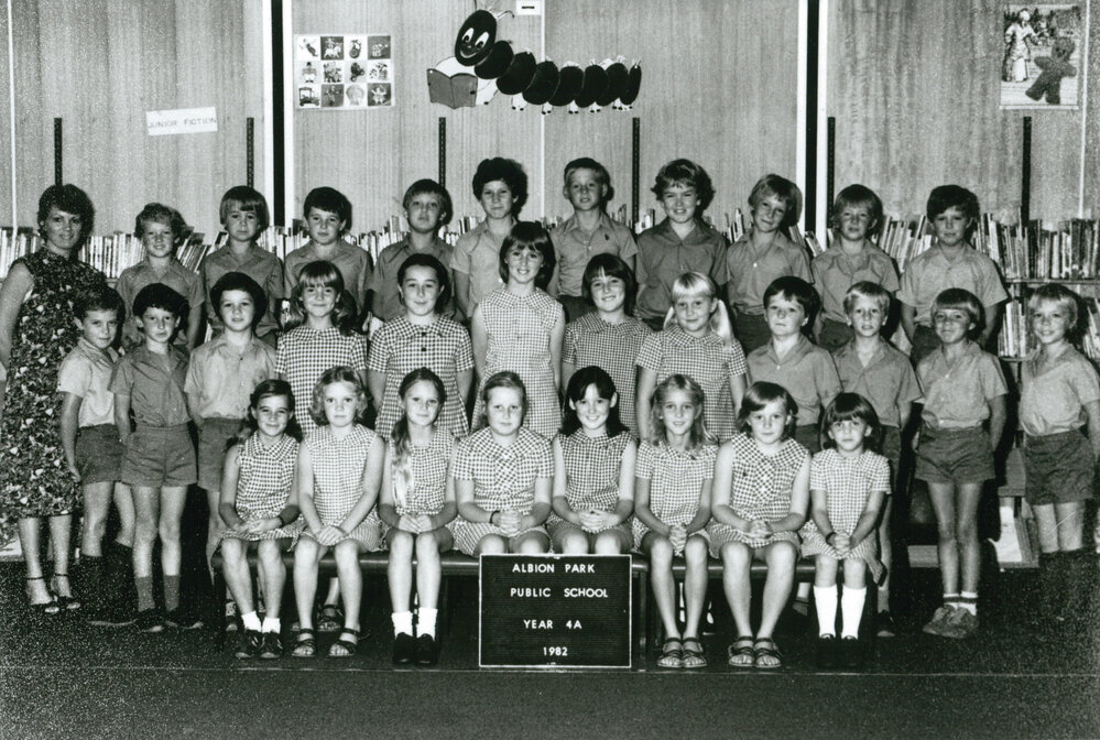 Albion Park Public School year 4A 1982