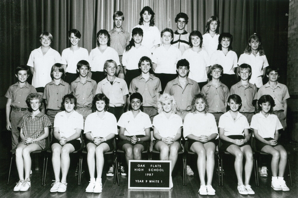 Oak Flats High School year 9 White 1 1987