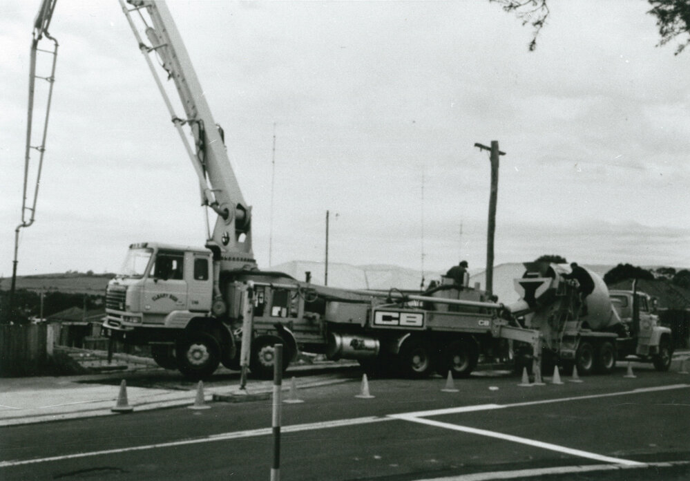 Construction vehicles in Addison Street, Shellharbour 1995