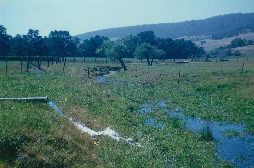 Irrigation pump filling dry waterholes at Tongarra