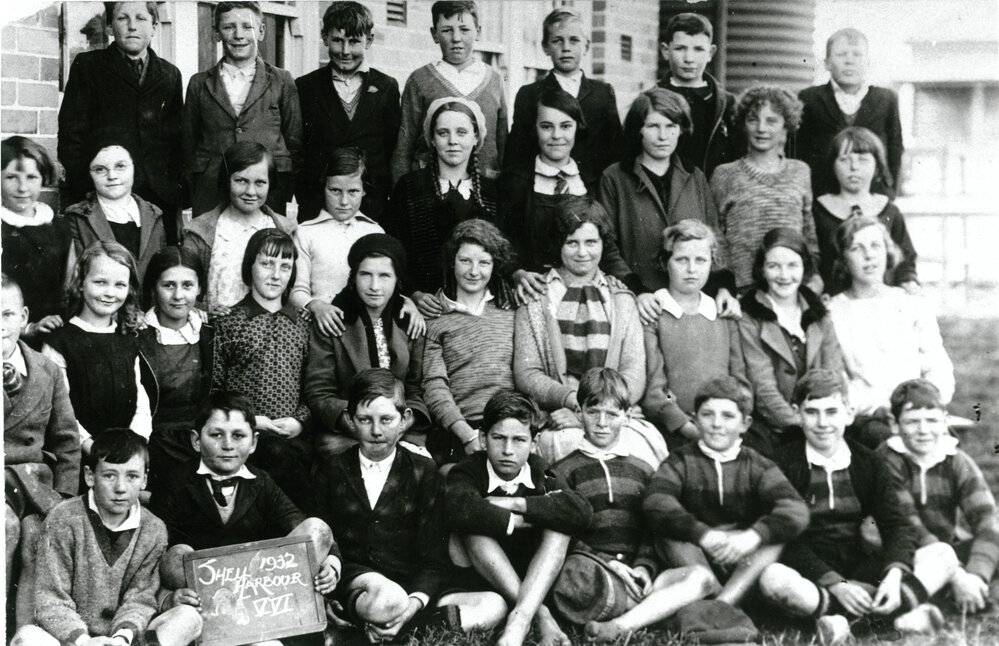 Shellharbour Public School class VVI 1932 Boys and Girls