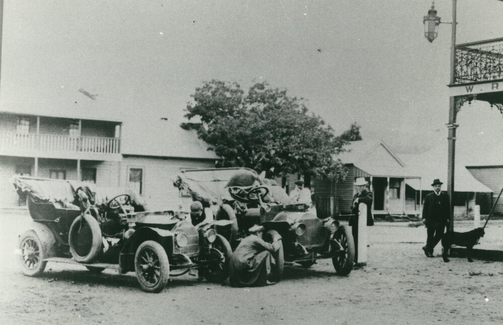 Cars at the crossroads Albion Park