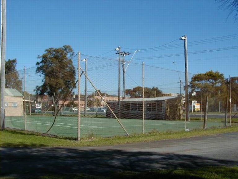 Oakleigh Park tennis court