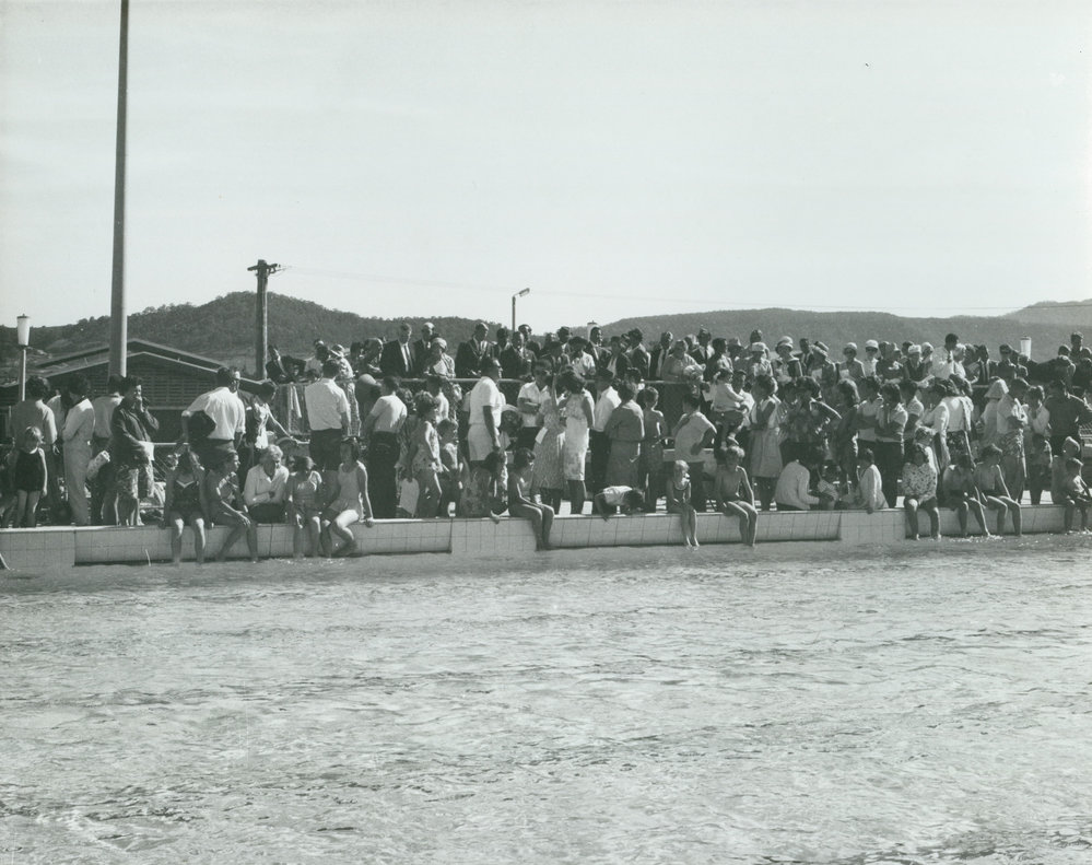 Oak Flats Olympic Pool