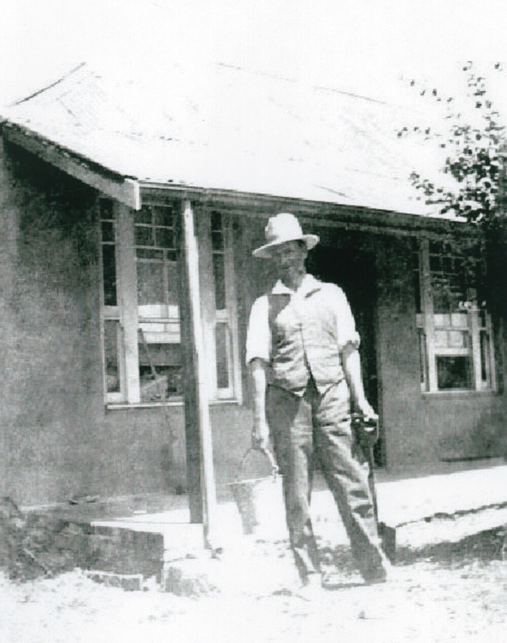 Alf Emery outside the former Peterborough Store, Mary Street, Shellharbour