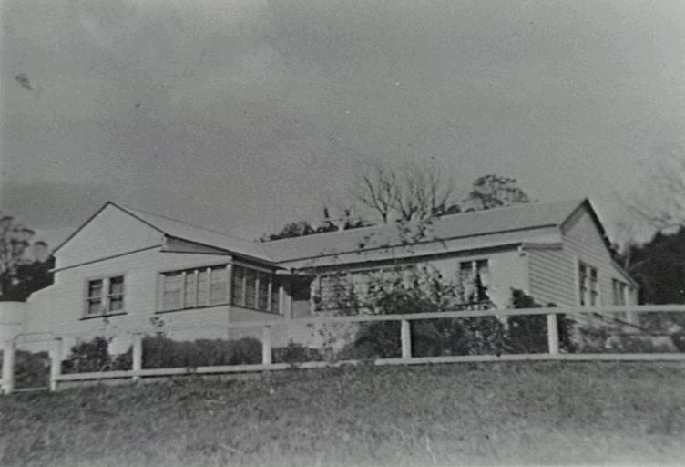 Nel &amp; Tom Jolliffe's home, Yellow Rock
