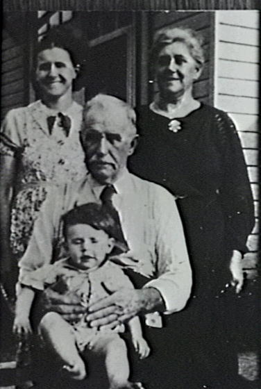 Thomas Alfred Swan with Ida Holly Budden, Beryl and Peter Arnett