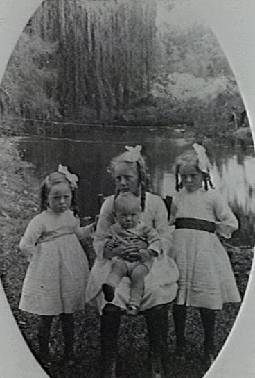 Leila, Kathleen, Ethel and Francis Hazelton