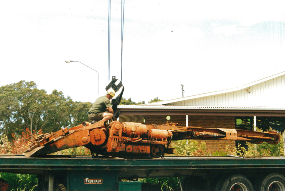 Unloading the coal loader at Tongarra Museum