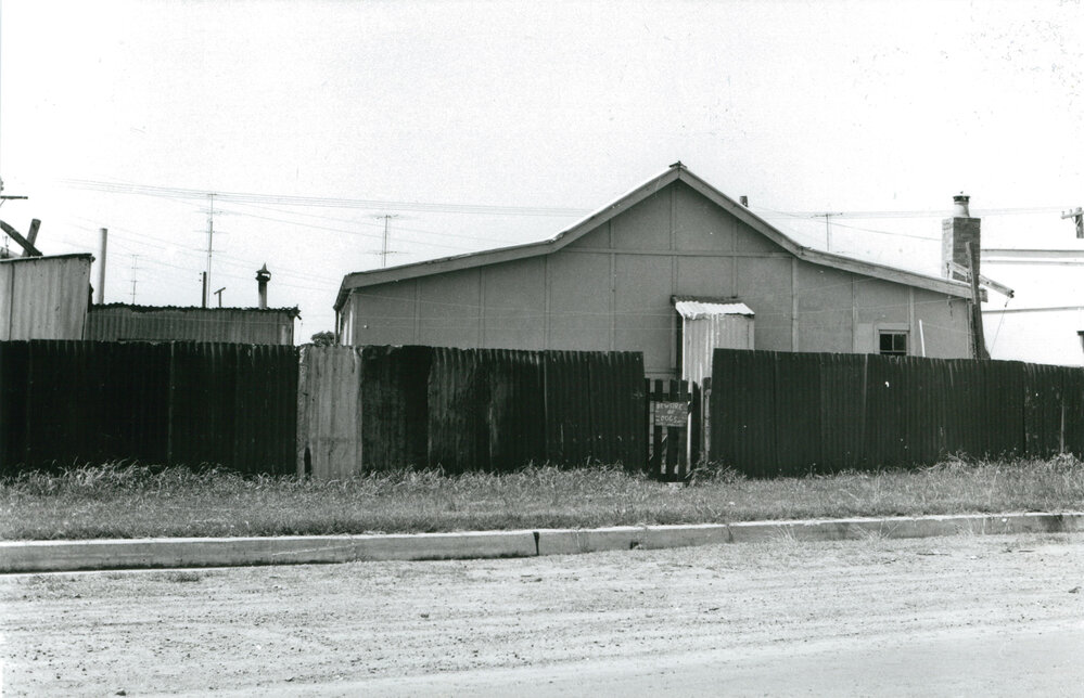 Houses in Pur Pur Avenue, Lake Illawarra South