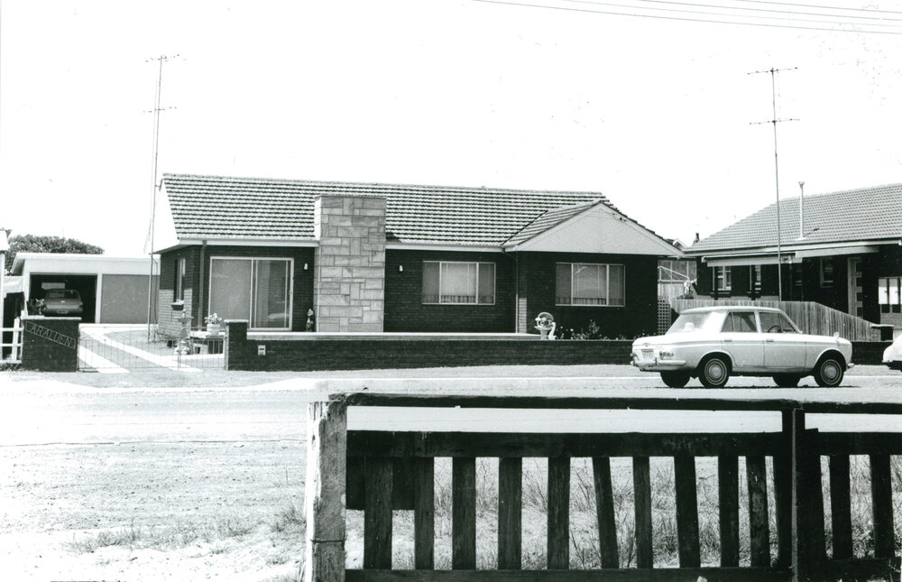 Houses in Pur Pur Avenue, Lake Illawarra South