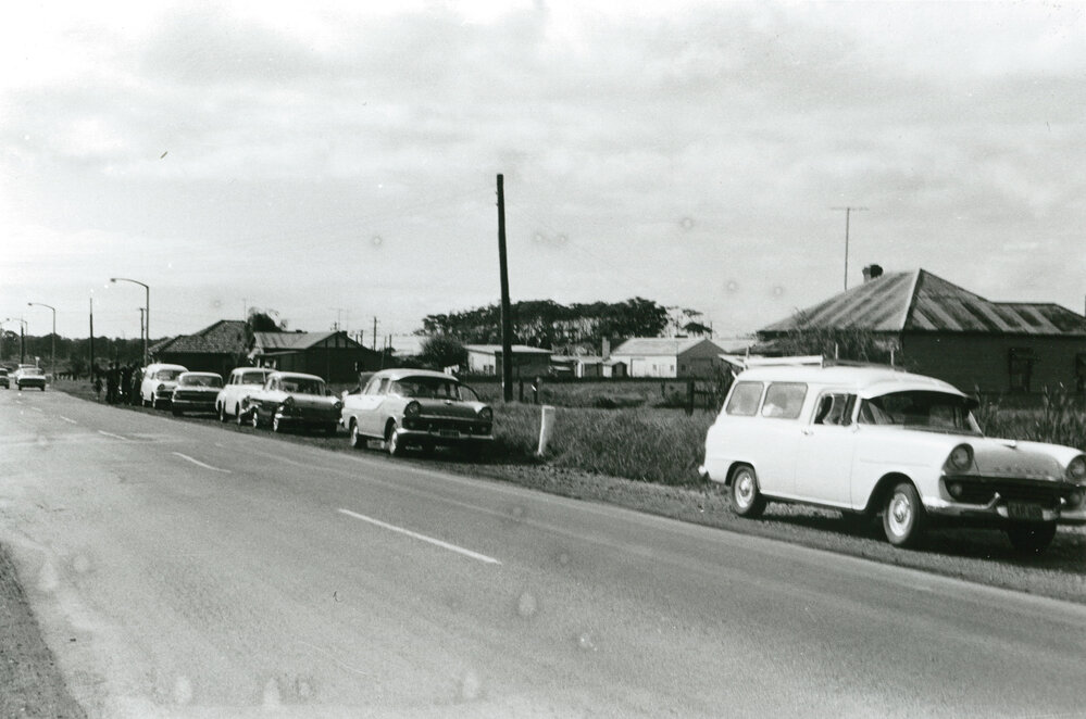 Shellharbour Road, Lake Illawarra South