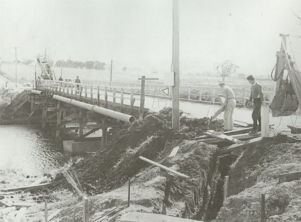 Laying water pipes across Macquarie Rivulet Bridge