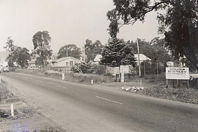 Princes Highway, Albion Park Rail