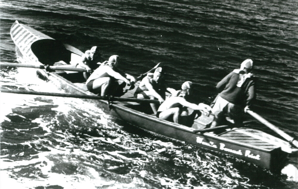Warilla Barrack Point Senior A boat crew