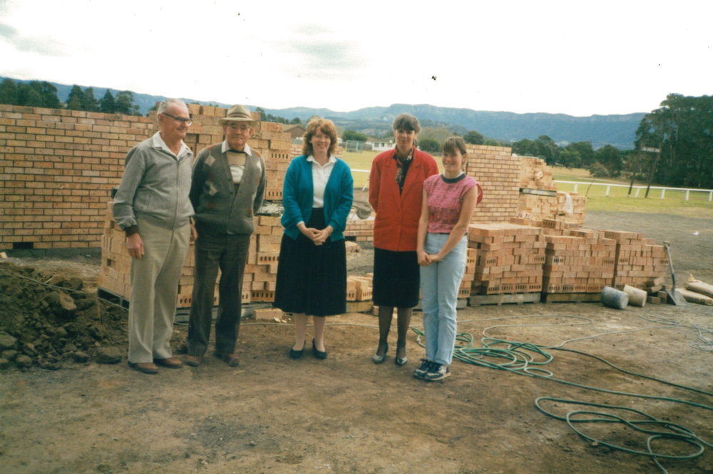 Museum inspection committee at the construction of Tongarra Bicentennial Museum 1987