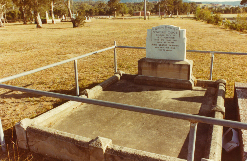 Violet Lucy Harriss headstone, Albion Park Pioneer Cemetery 1983