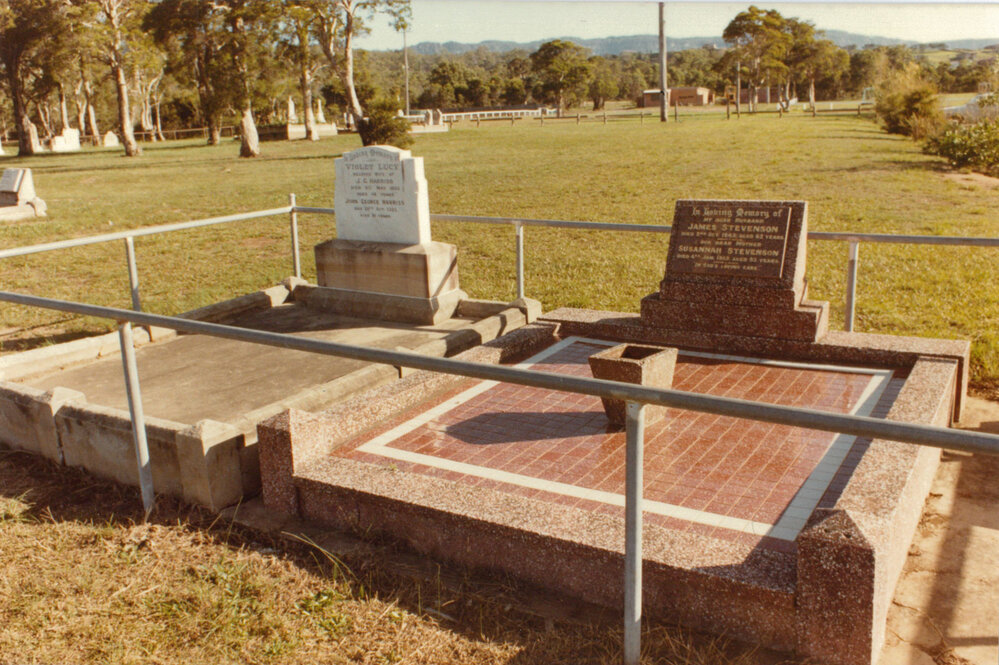 Stevenson &amp; Harriss headstones, Albion Park Pioneer Cemetery 1983