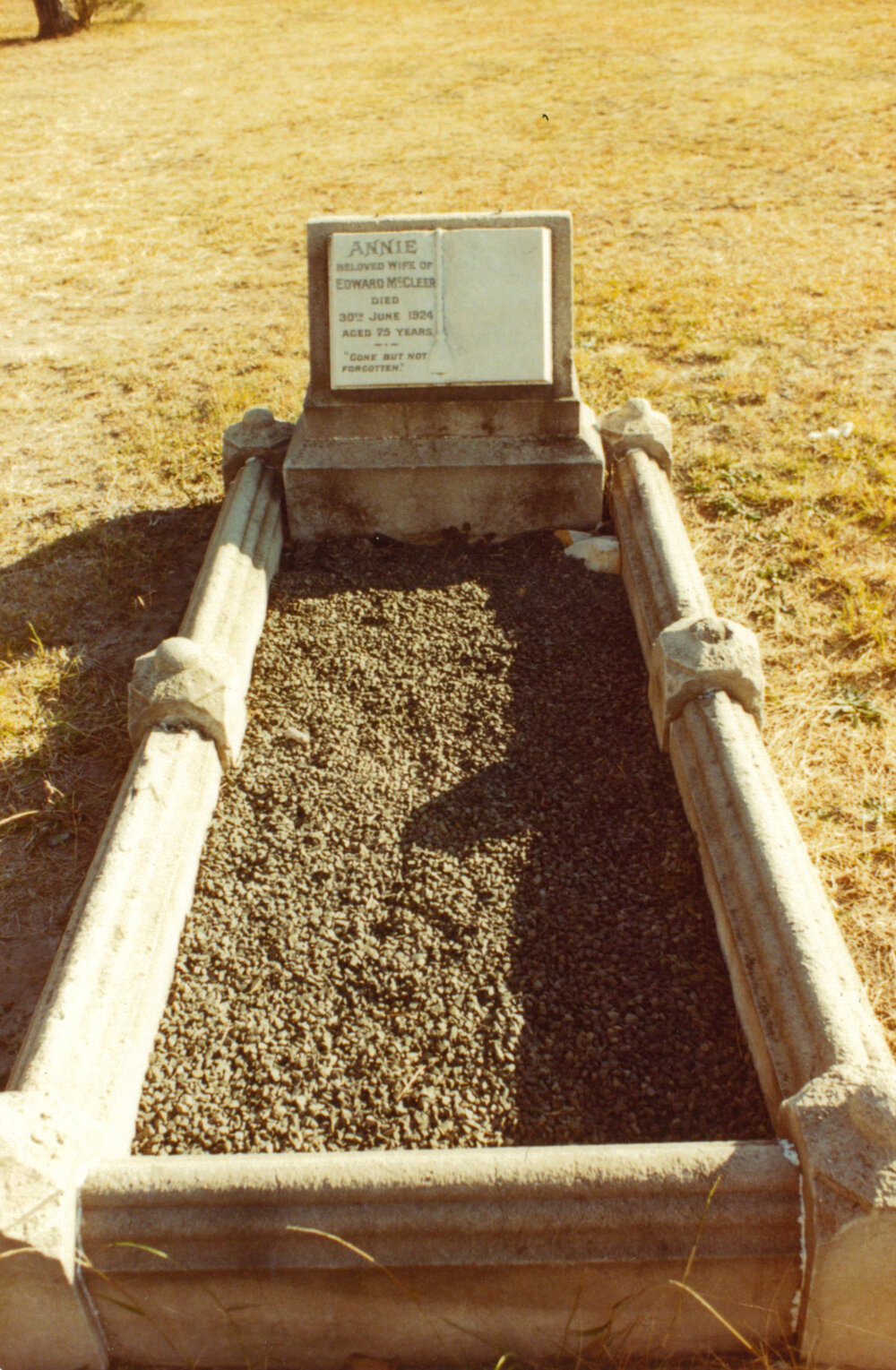 Annie McCleer headstone, Albion Park Pioneer Cemetery