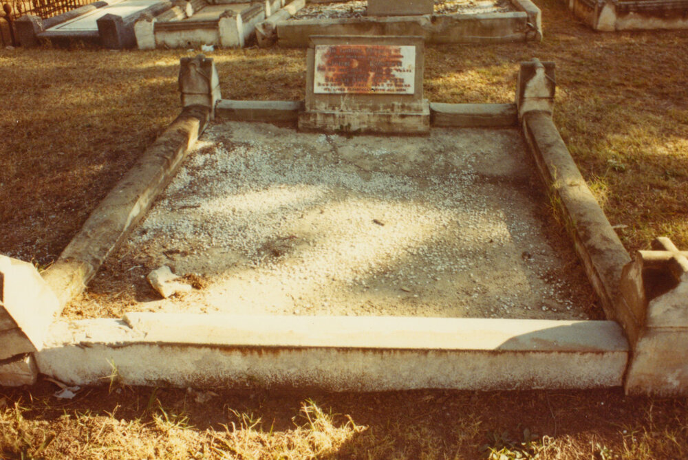 Rosten Family headstone, Albion Park Pioneer Cemetery