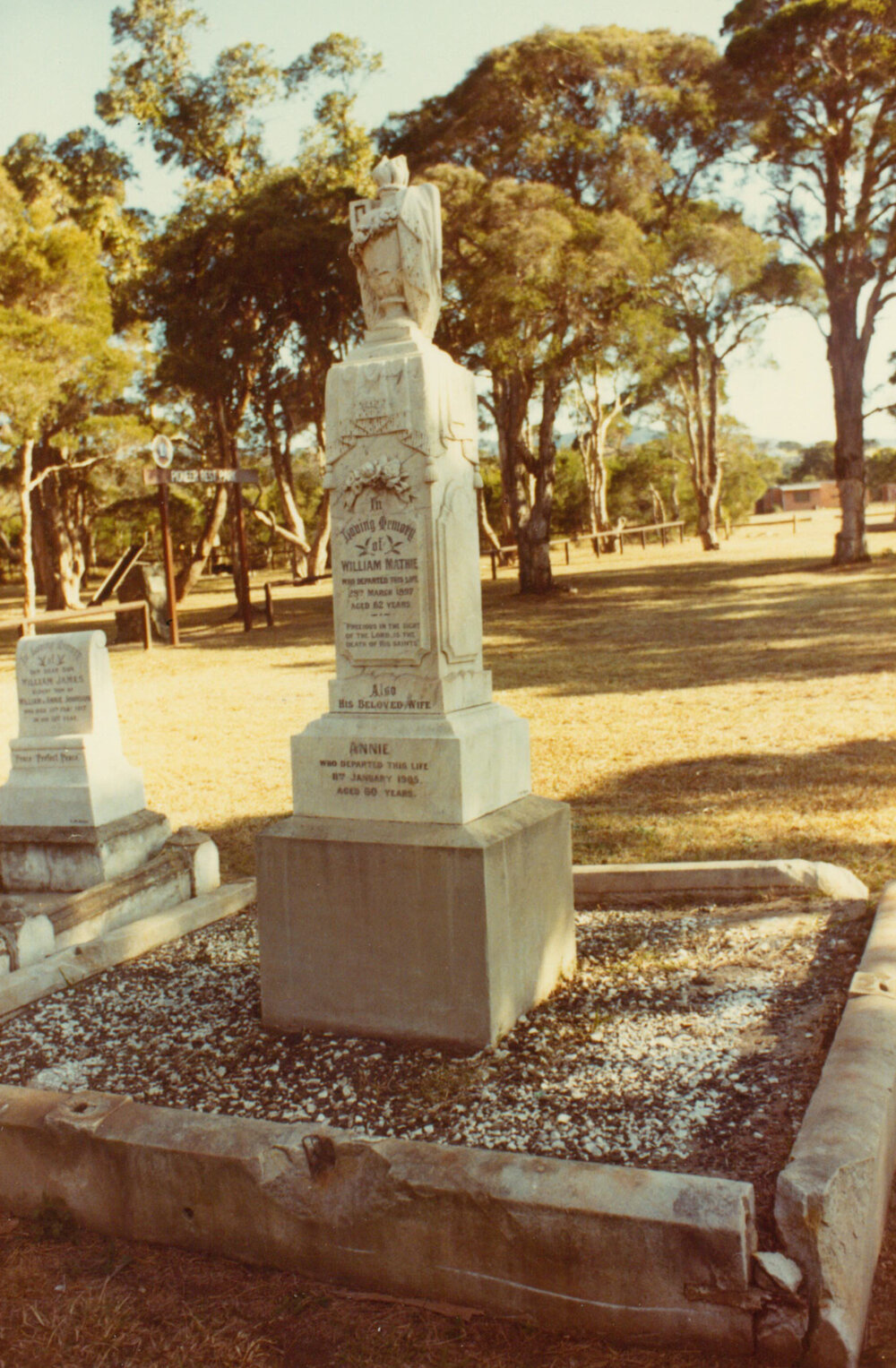 William and Annie Mathie headstone, Albion Park Cemetery