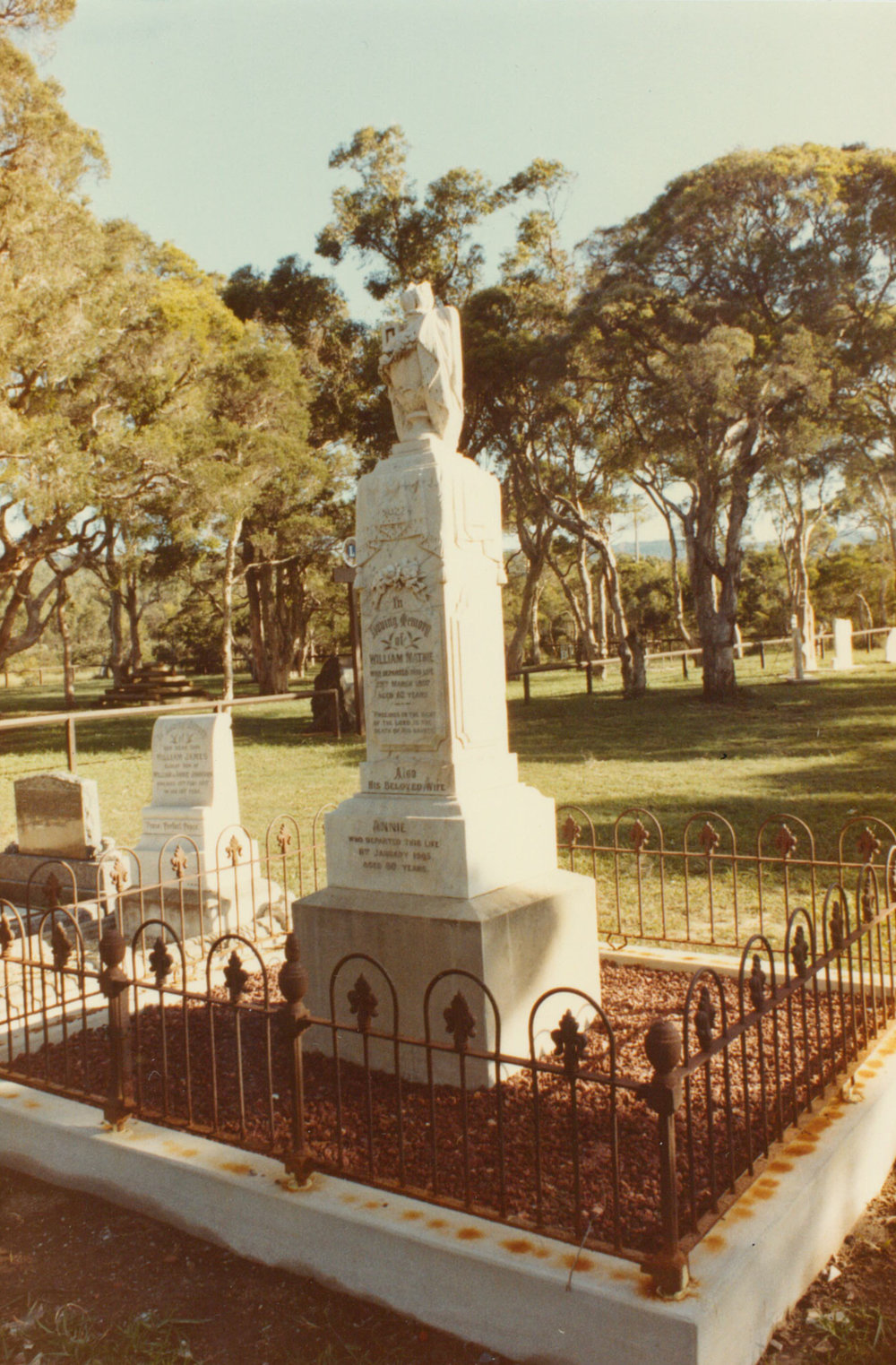 William and Annie Mathie headstone, Albion Park Cemetery
