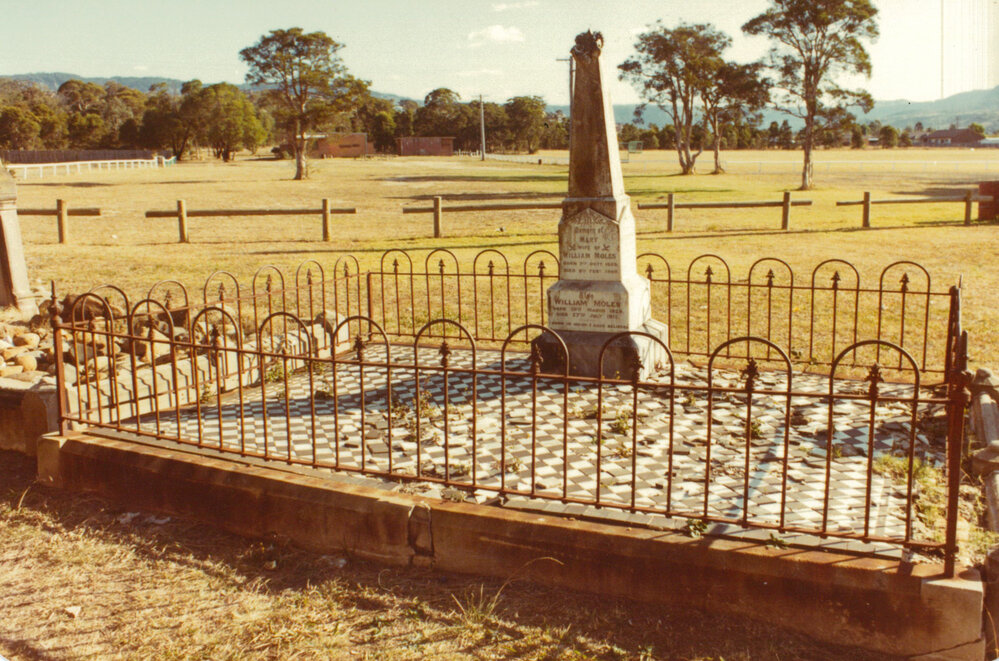 Moles Family headstone, Albion Park Pioneer Cemetery