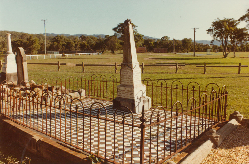 Moles Family headstone, Albion Park Pioneer Cemetery